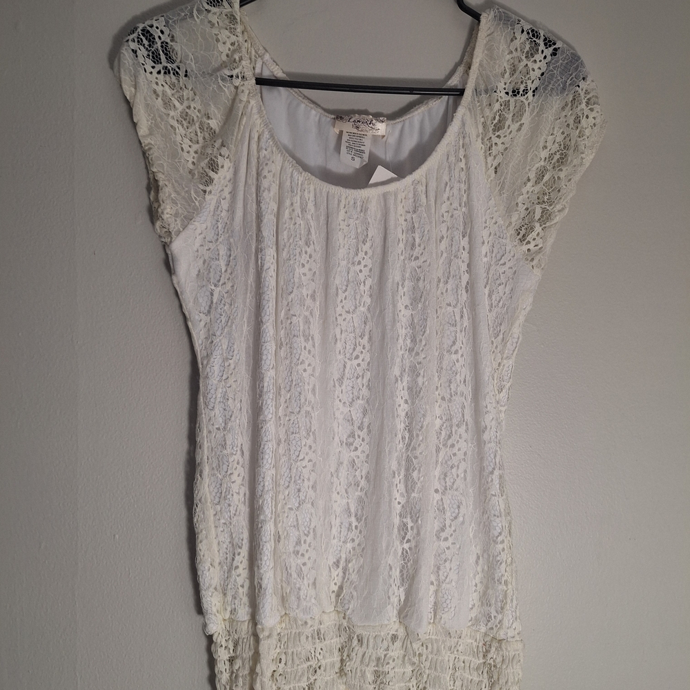 Lavish White Lace Cap-Sleeve Blouse